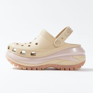 New Crocs Mega Crush Clogs women's size 7.